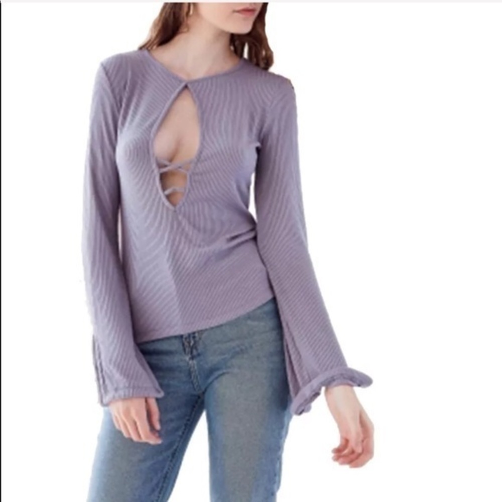 Belled Sleeve crisscross v neck top